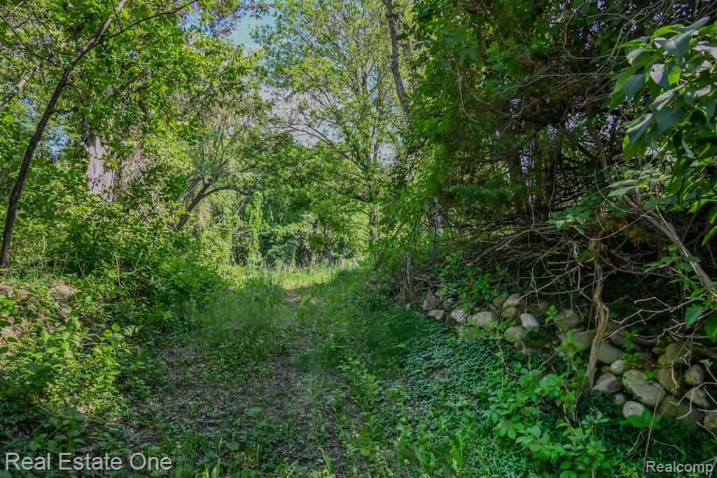 1832 W Commerce Road, Milford, MI 48380 — Photo 8
