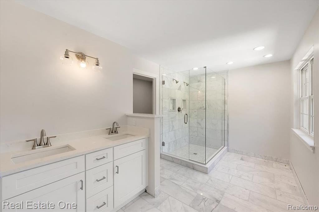 847 Fairview Street, Lake Orion, MI 48362 — Photo 9