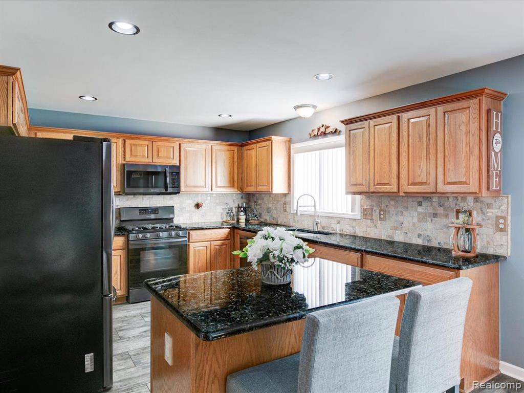 49275 SANTA ANITA Drive W, Chesterfield, MI 48047 — Photo 27