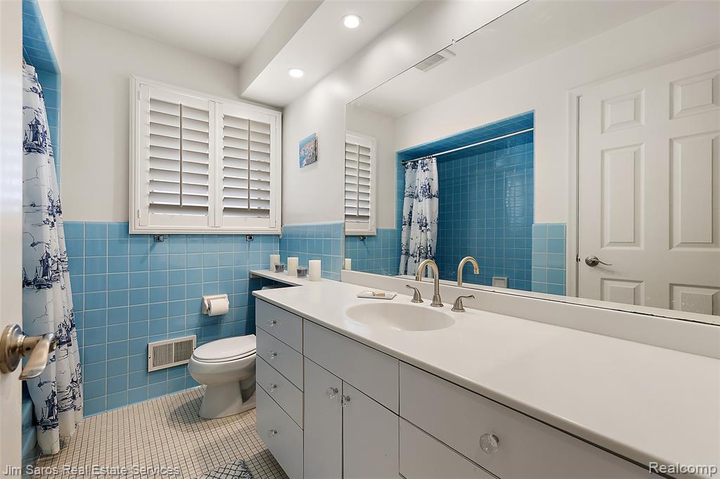 22416 Ardmore Park Drive, Saint Clair Shores, MI 48081 — Photo 28