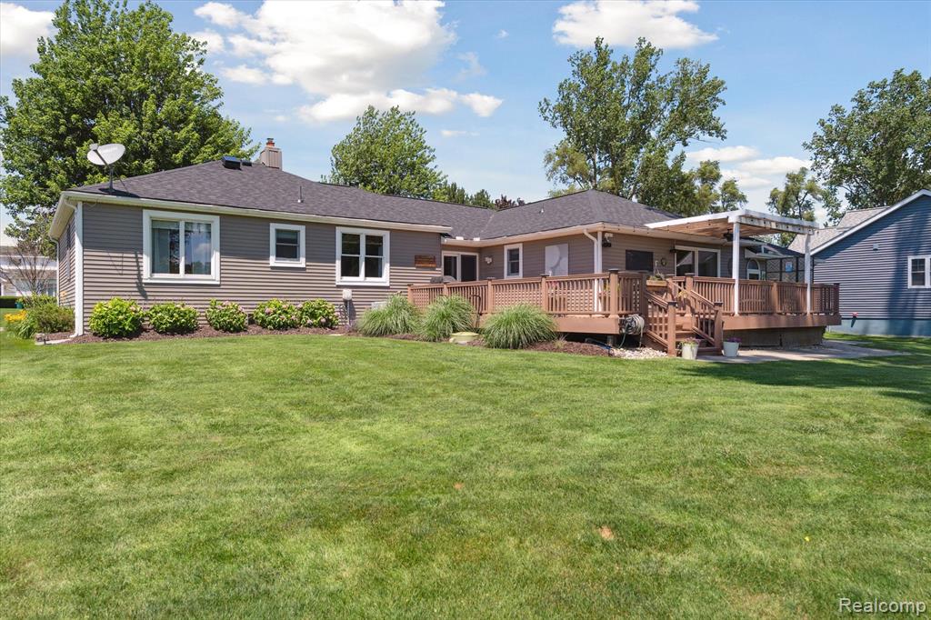 319 Angola Street, Wolverine Lake, MI 48390 — Photo 39