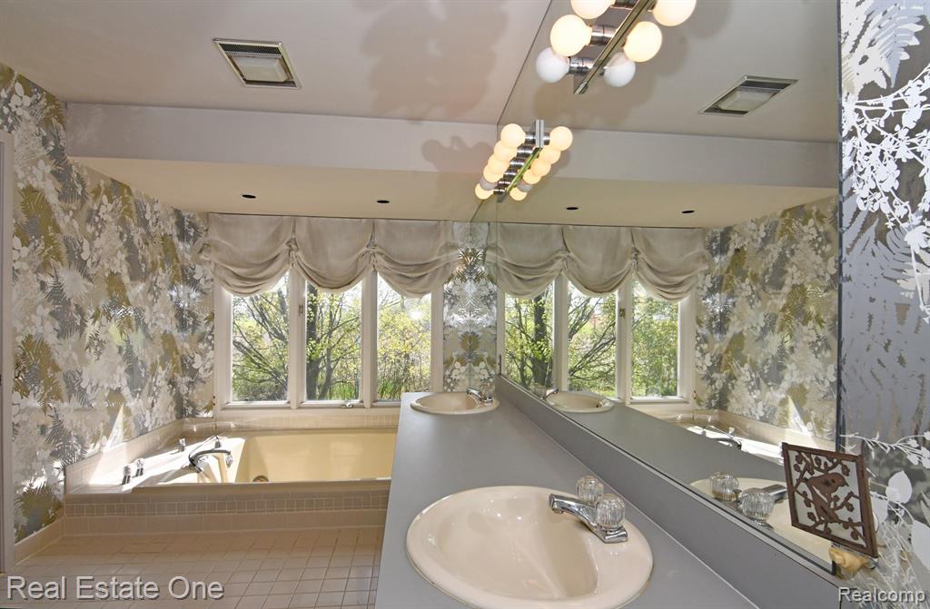 20080 Longridge Court, Northville, MI 48167 — Photo 31