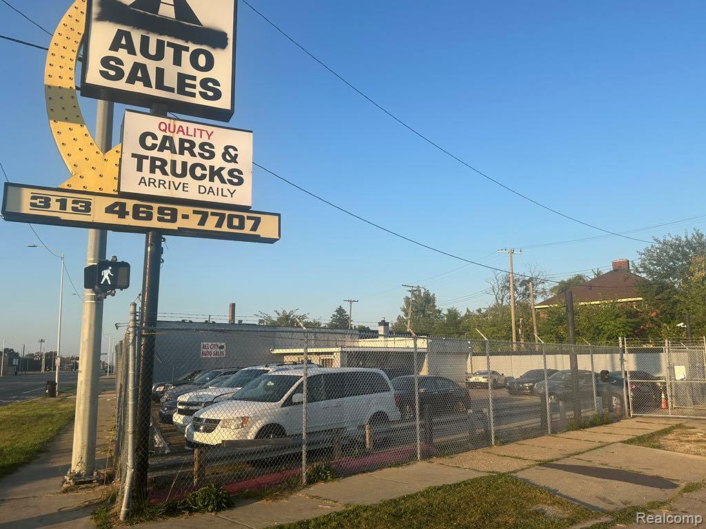 13400 GRATIOT Avenue, Detroit, MI 48205 — Photo 2