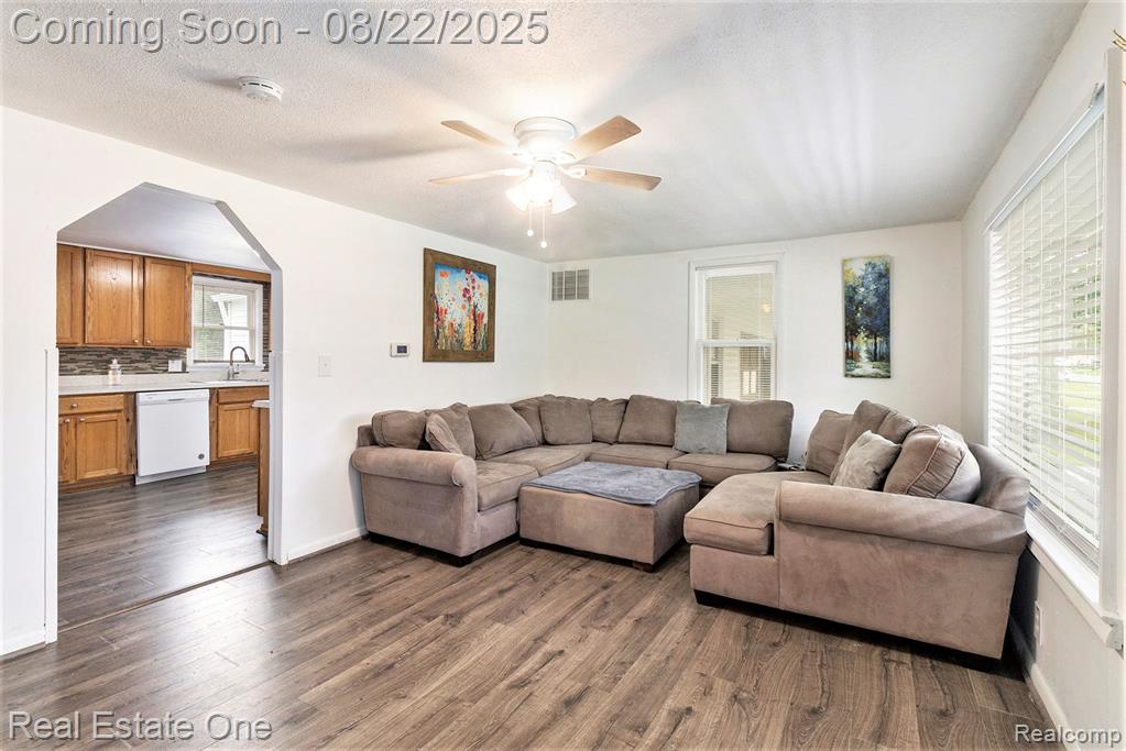 7375 Rory Street, Grand Blanc, MI 48439 — Photo 4
