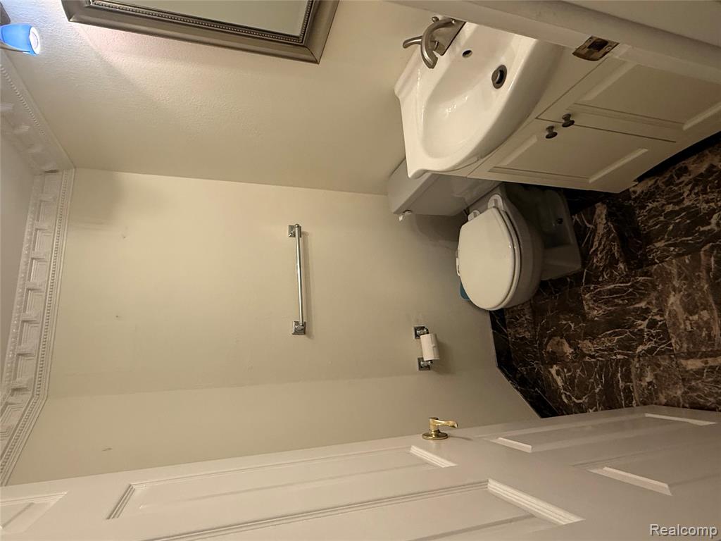 8693 Winchester Drive, Sterling Heights, MI 48313 — Photo 6