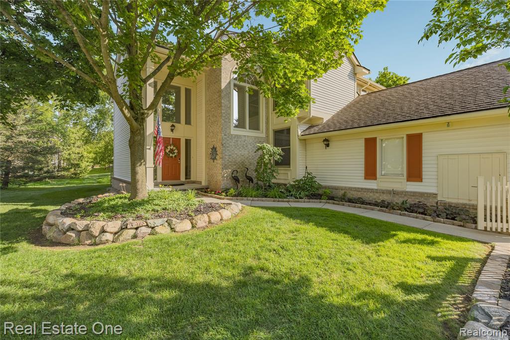 7105 Winding Brook Court, West Bloomfield, MI — Photo 3