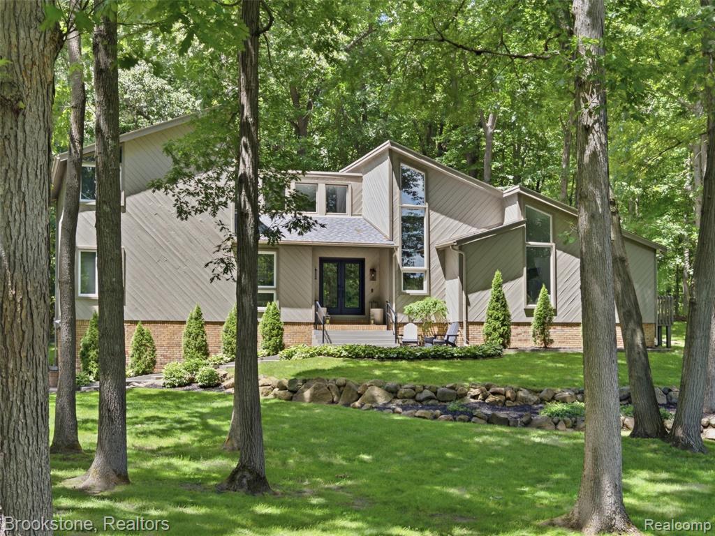 7450 Deerhill Drive, Clarkston, MI — Photo 4