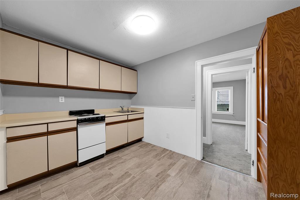 433 N Saginaw Street, Holly, MI 48442 — Photo 36