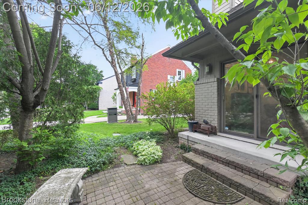 8926 Lincoln Drive, Huntington Woods, MI — Photo 13