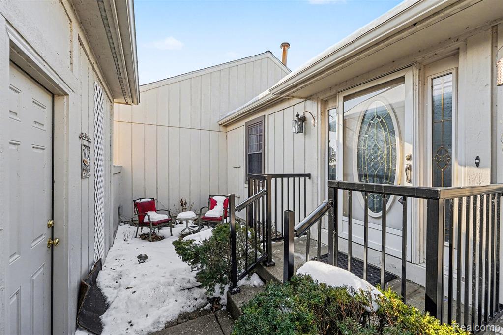 11869 Shenandoah Drive, 4, South Lyon, MI 48178 — Photo 2