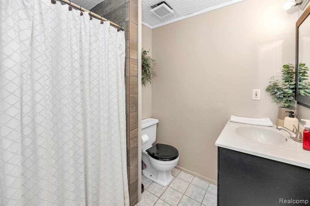 6665 LAURELTON, Clarkston, MI — Photo 55
