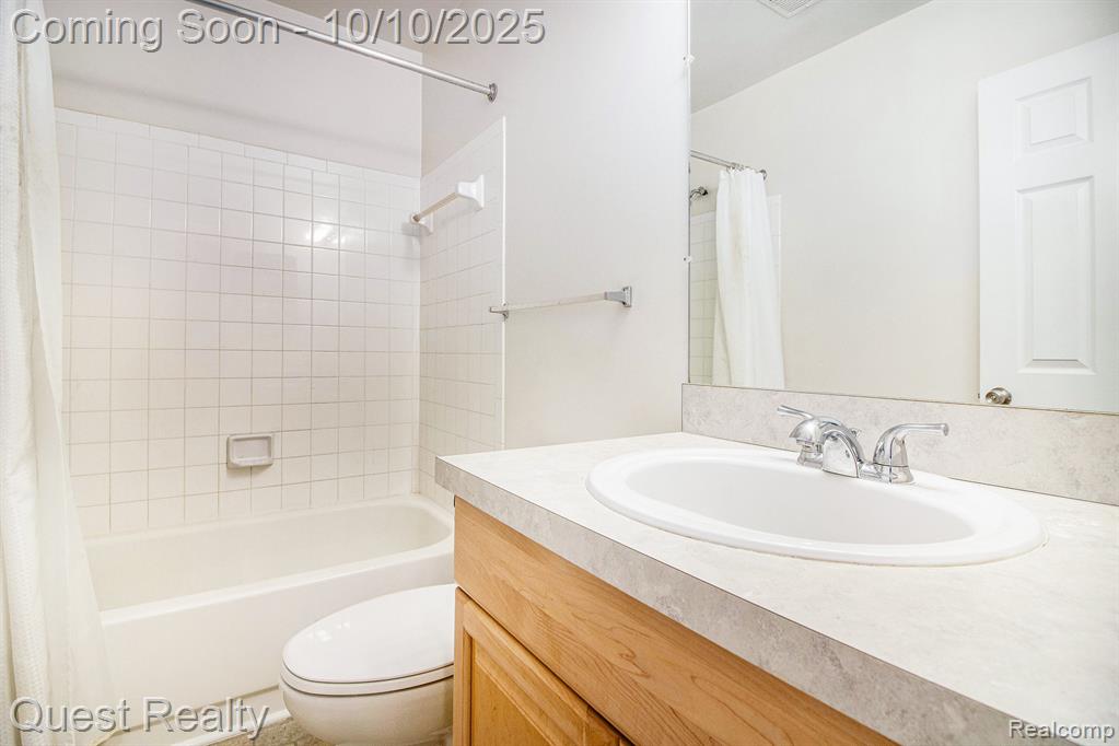 33855 Pondview Circle, Livonia, MI 48152 — Photo 13