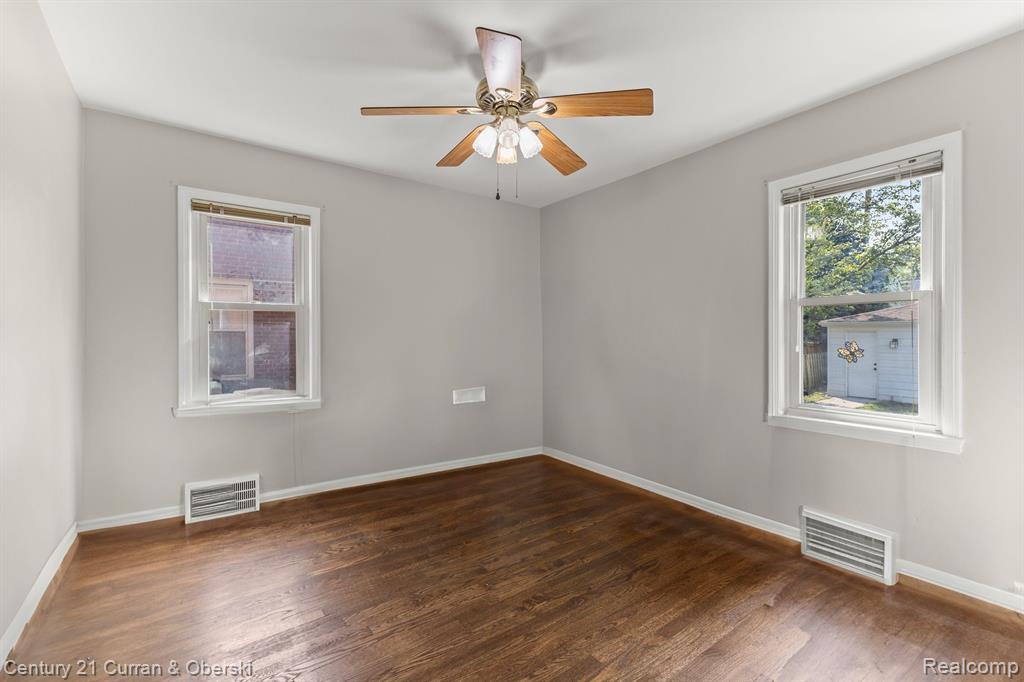 951 N MILDRED Street, Dearborn, MI 48128 — Photo 10