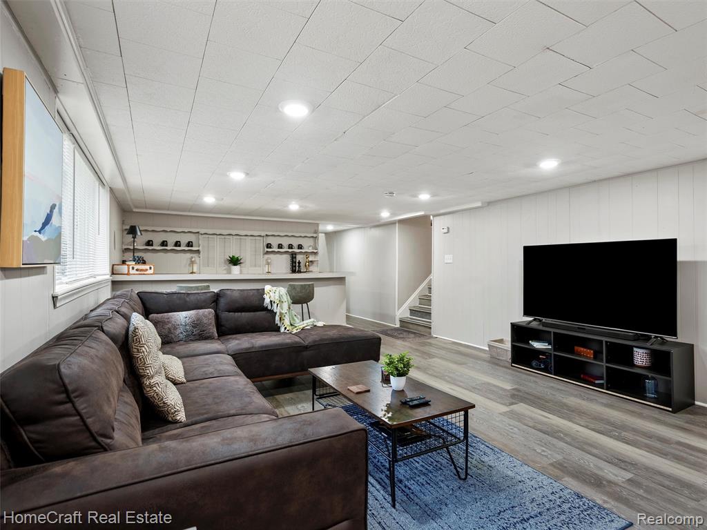28626 SUNSET Boulevard W, Lathrup Village, MI 48076 — Photo 20