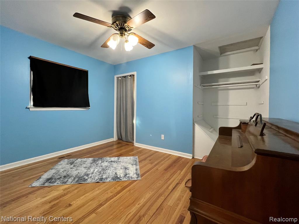 8571 Cranston Street, Westland, MI — Photo 11