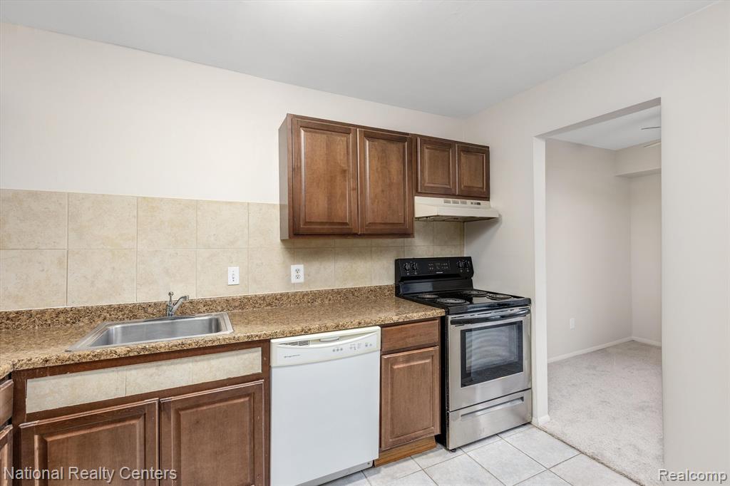 31993 W 12 MILE Road, 211, Farmington Hills, MI 48334 — Photo 9