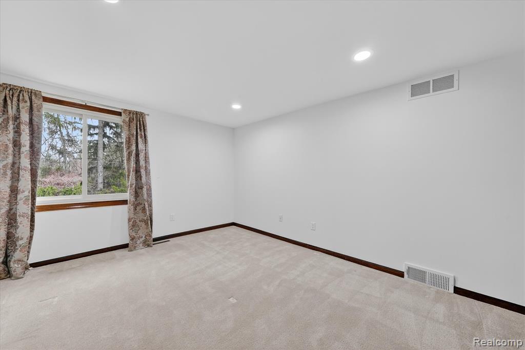 21770 Riverview Drive, Beverly Hills, MI 48025 — Photo 32