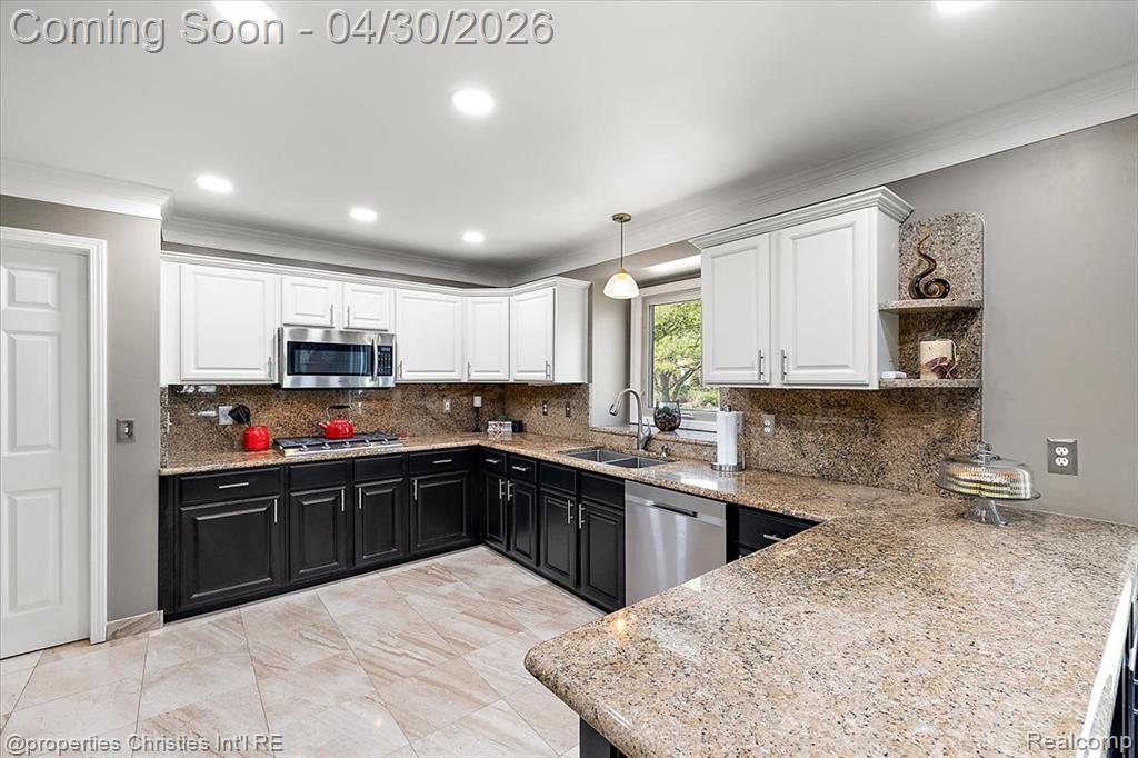 22844 Indianwood Drive, South Lyon, MI 48178 — Photo 33