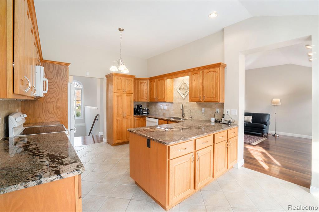 4019 Pine Ridge Court, Fenton, MI 48430 — Photo 14