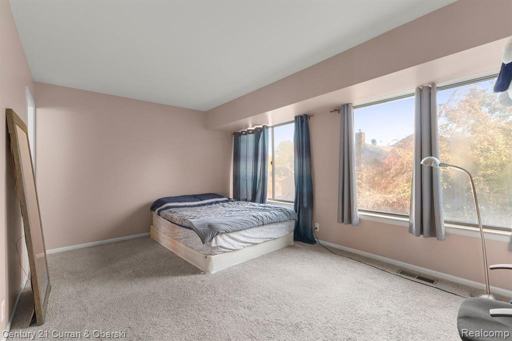 3060 LINDENWOOD Drive, Dearborn, MI 48120 — Photo 31