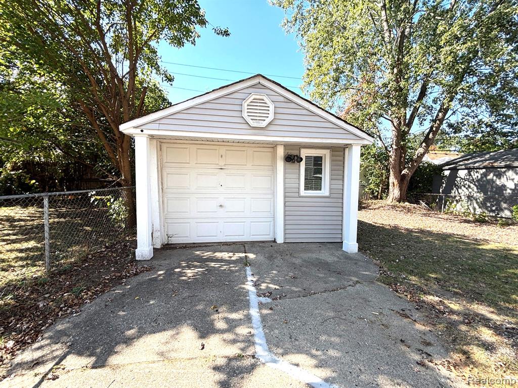 747 Gardendale Street, Ferndale, MI 48220 — Photo 11