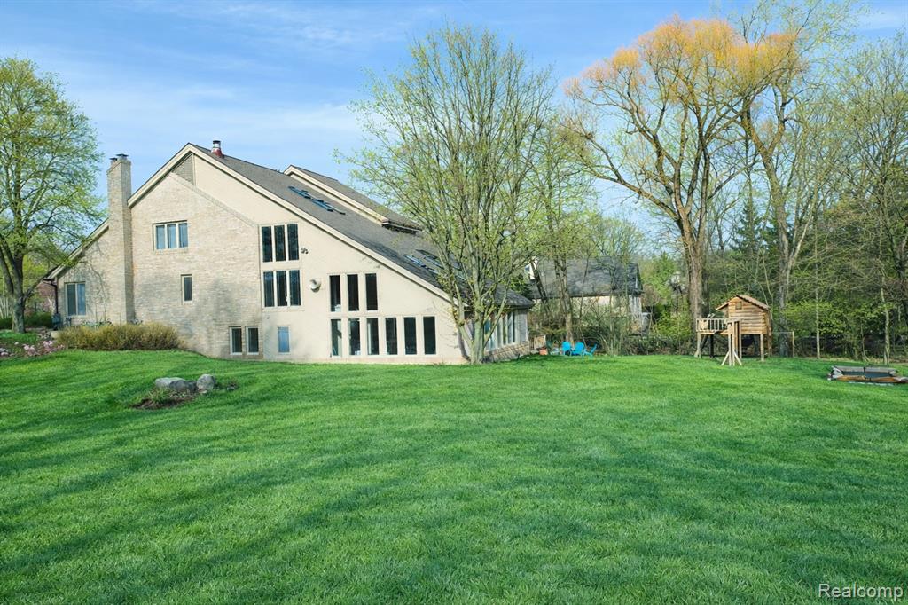 5106 Deer Run Circle, Orchard Lake Village, MI 48323 — Photo 28