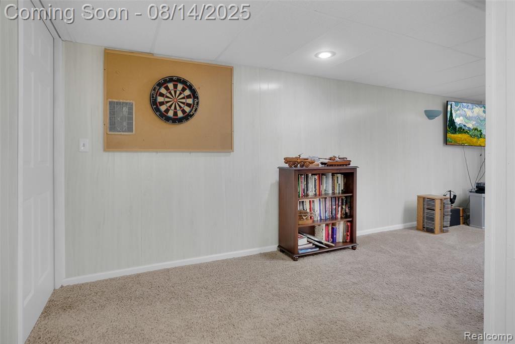 399 Silvervale Drive, Rochester Hills, MI 48309 — Photo 32