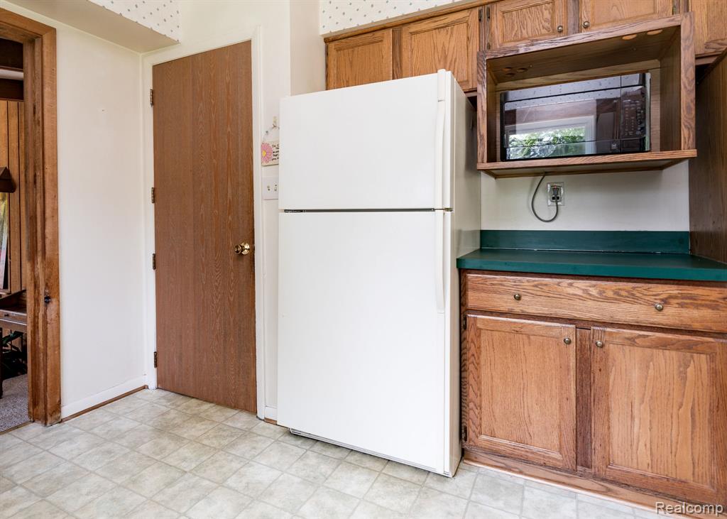 5871 Brewster Road, Rochester Hills, MI 48306 — Photo 21