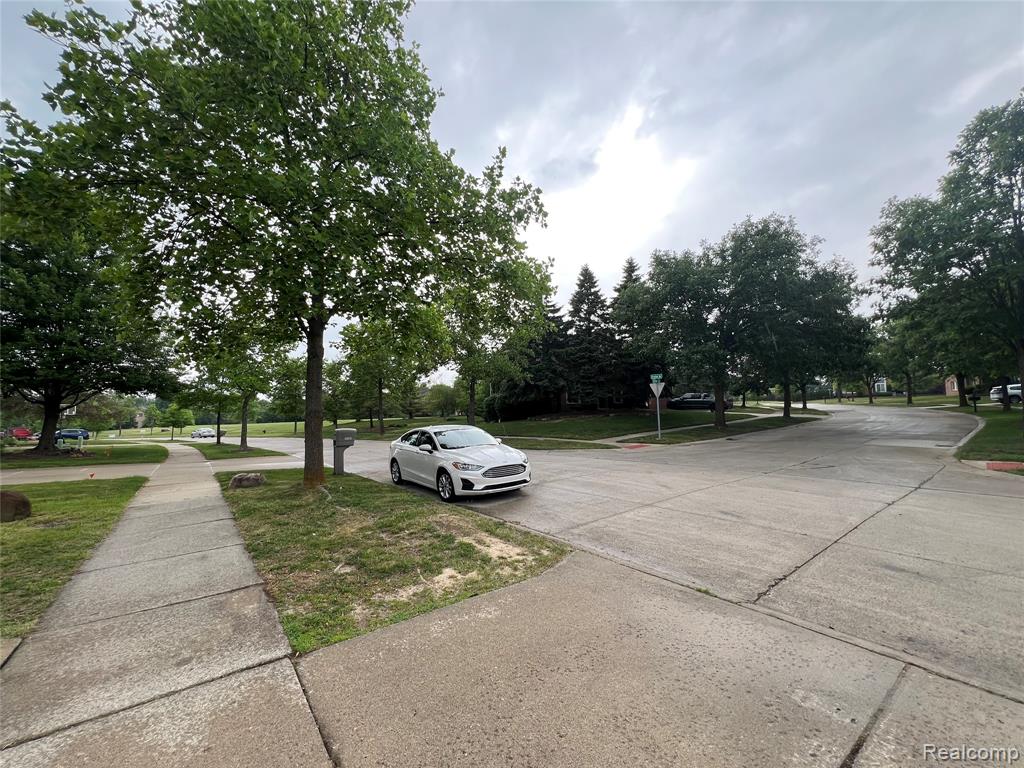45475 Irvine Drive, Novi, MI — Photo 39