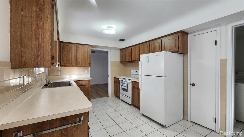 45251 CUSTER Avenue, Utica, MI 48317 — Photo 8