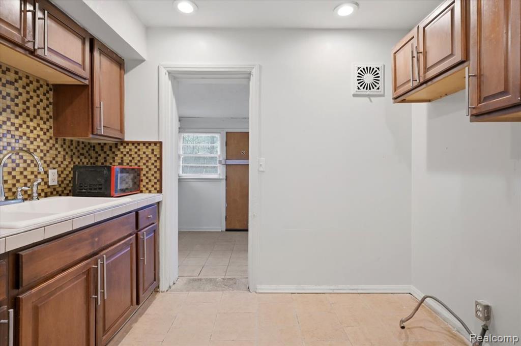 20620 Regent Drive, Detroit, MI 48205 — Photo 9