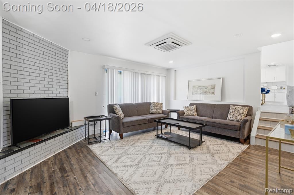 5585 Castleton Drive, West Bloomfield, MI — Photo 15