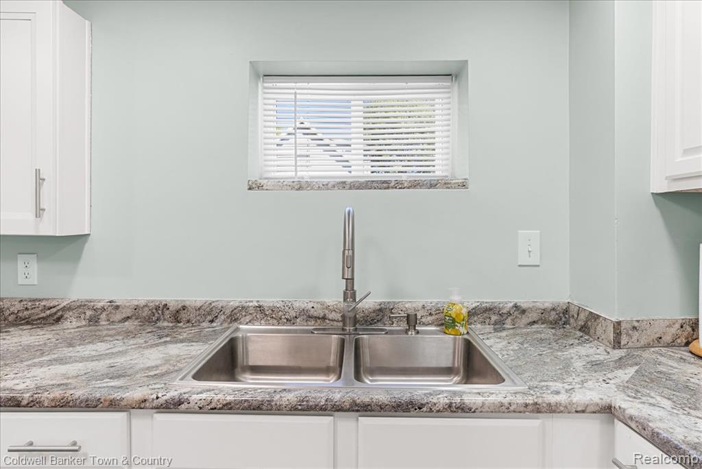 833 Hein Avenue, Lansing, MI 48911 — Photo 14