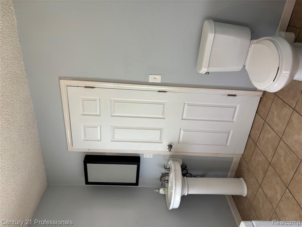2875 Marlington Road, Waterford, MI — Photo 12