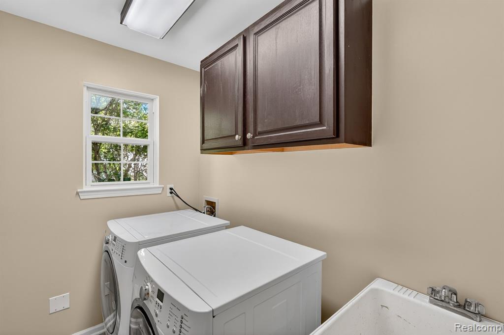 5195 Wyndham Place, Fenton, MI 48430 — Photo 16