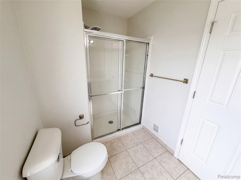42824 Greystone Drive, Sterling Heights, MI 48313 — Photo 17
