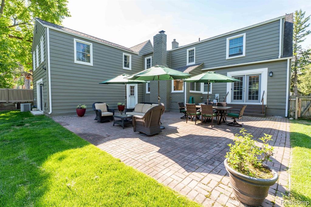 950 W LINCOLN Street, Birmingham, MI 48009 — Photo 6
