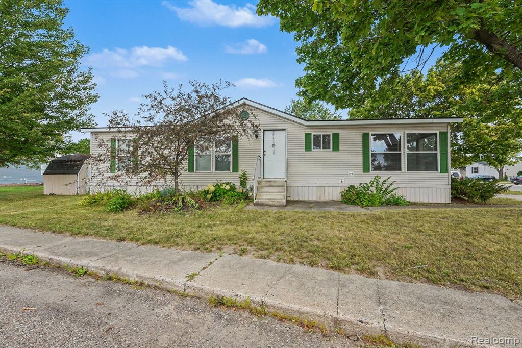 17128 Detroiter Ave, Davisburg, MI 48350