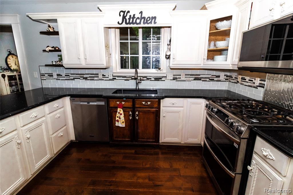 8314 Mill Pointe Court, Goodrich Vlg, MI — Photo 3