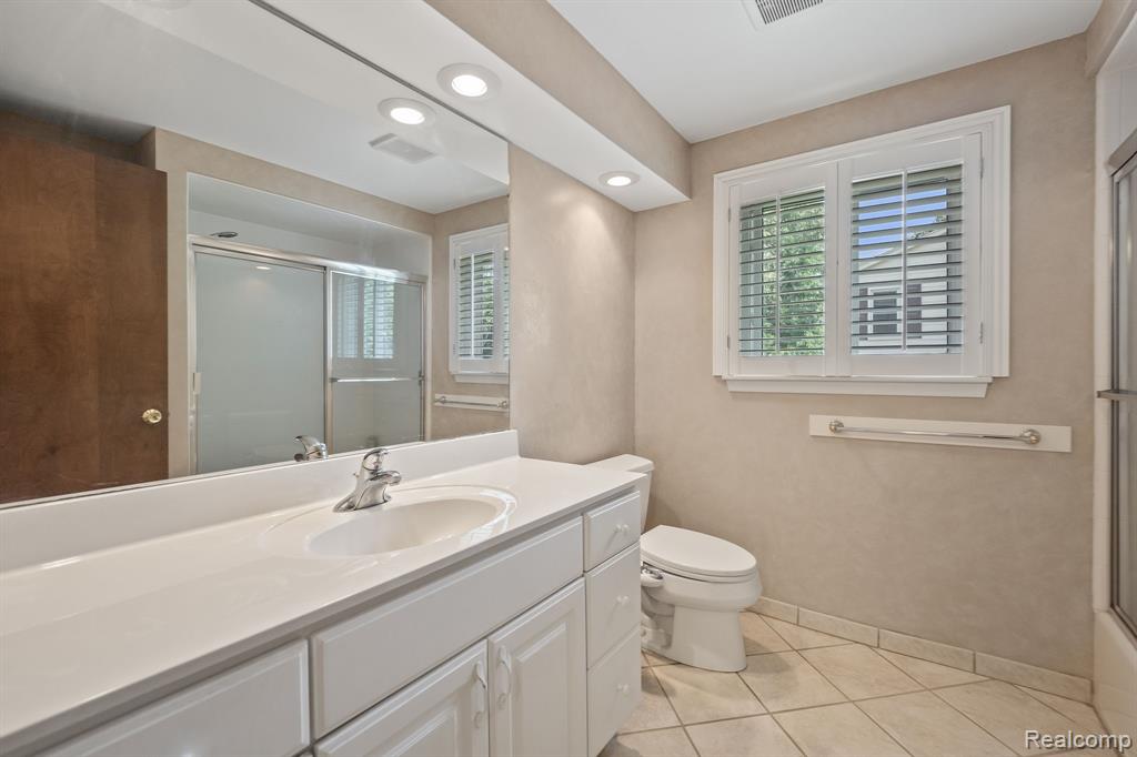 663 Lake Forest Road, Troy, MI 48309 — Photo 23