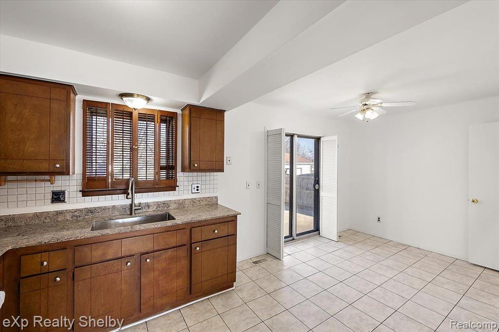 39622 UNIVERSITY Drive, Sterling Heights, MI 48310 — Photo 15