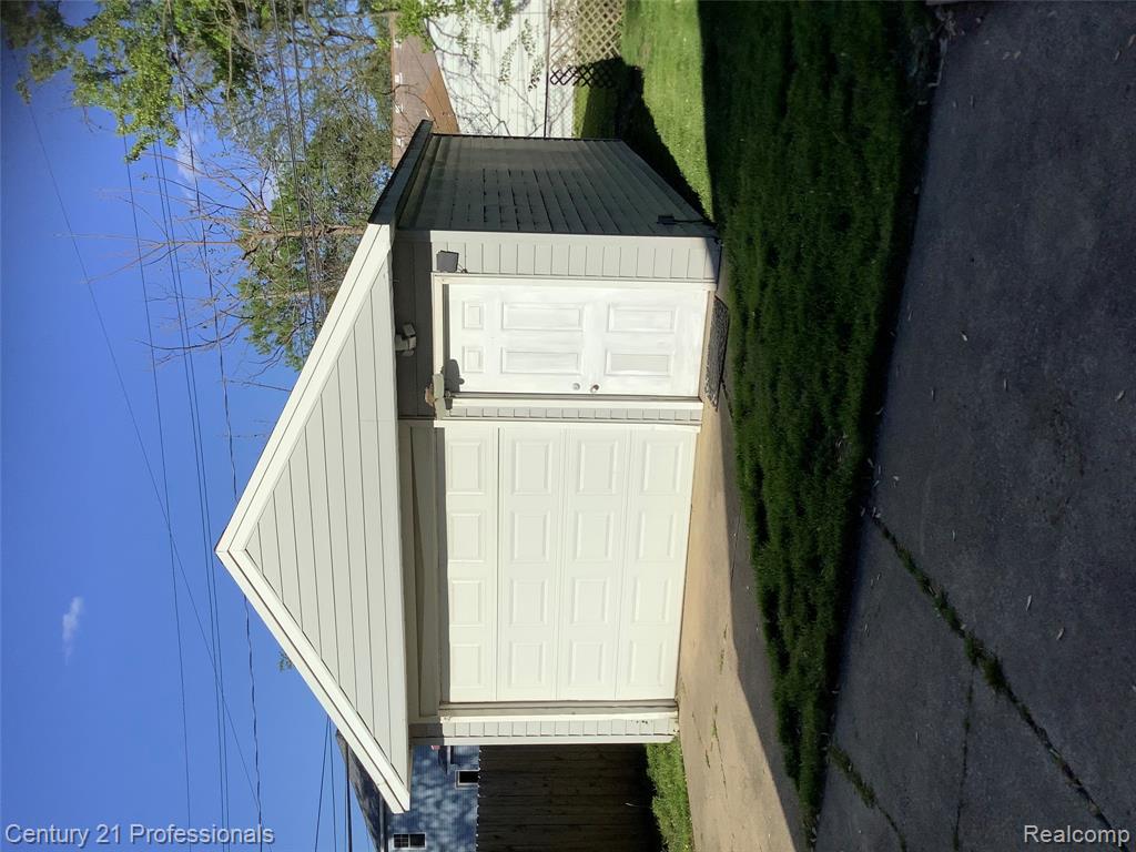 8468 Beatrice, Westland, MI — Photo 4