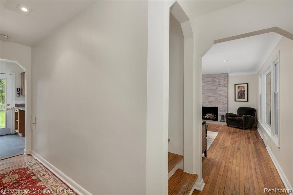 13323 Hart Avenue, Huntington Woods, MI — Photo 15