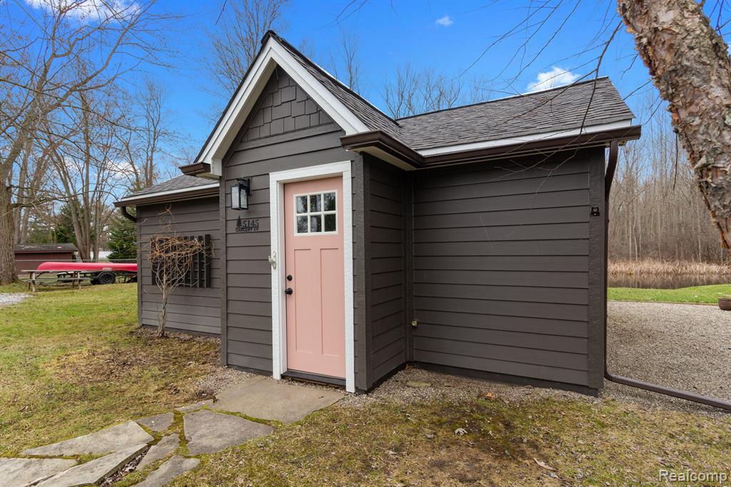 5145 OAKCLIFF Drive, Waterford, MI 48327 — Photo 3