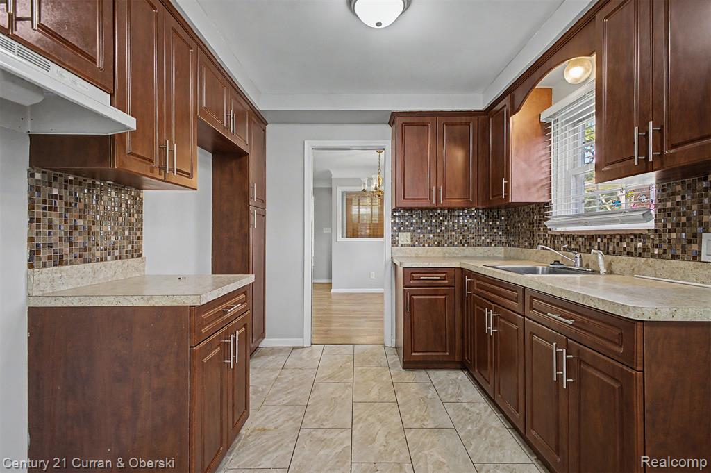 8212 GLENGARY Street, Dearborn Heights, MI 48127 — Photo 14
