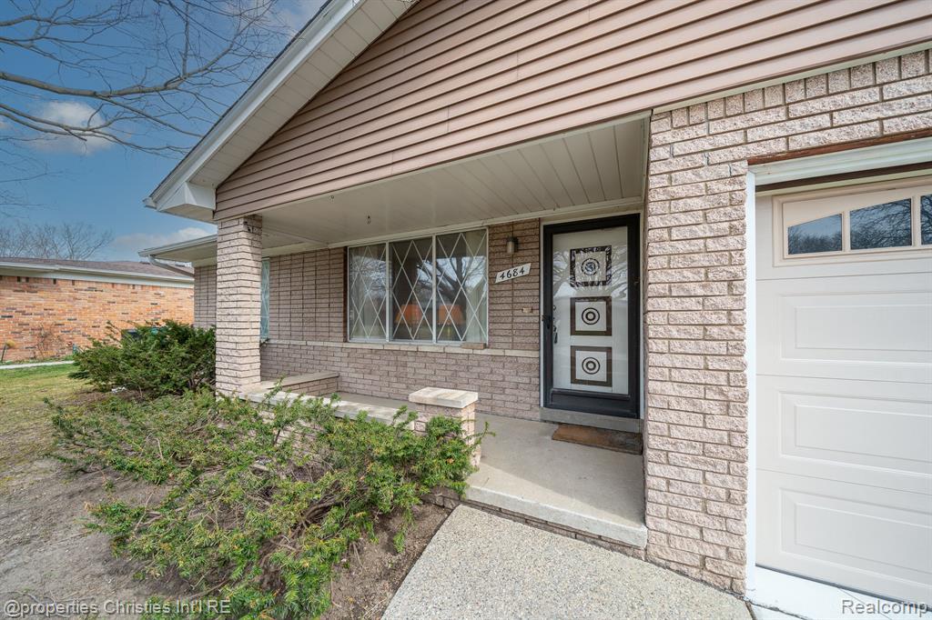 4684 CHAPEL Drive, Troy, MI 48085 — Photo 3