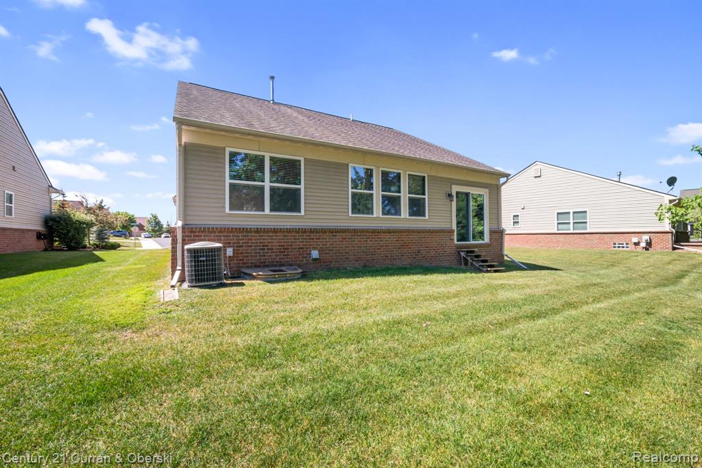 1086 Paddock Drive, South Lyon, MI 48178 — Photo 48