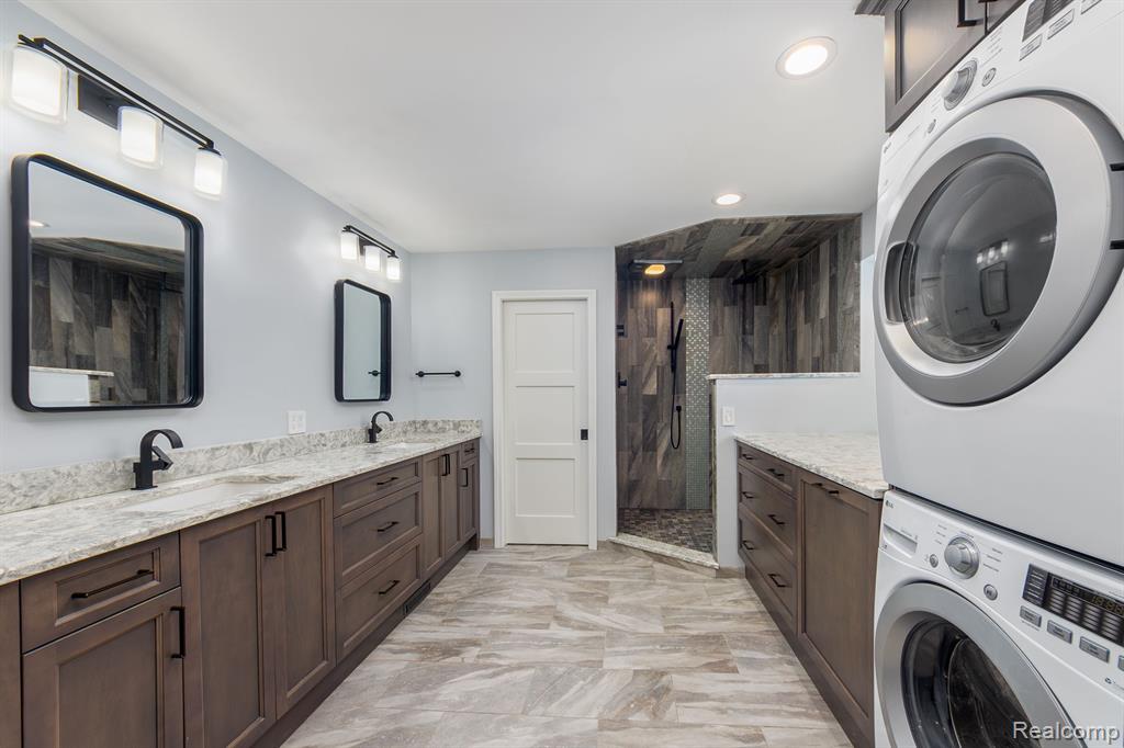 8484 SADDLEWOOD Drive, Brighton, MI 48116 — Photo 18
