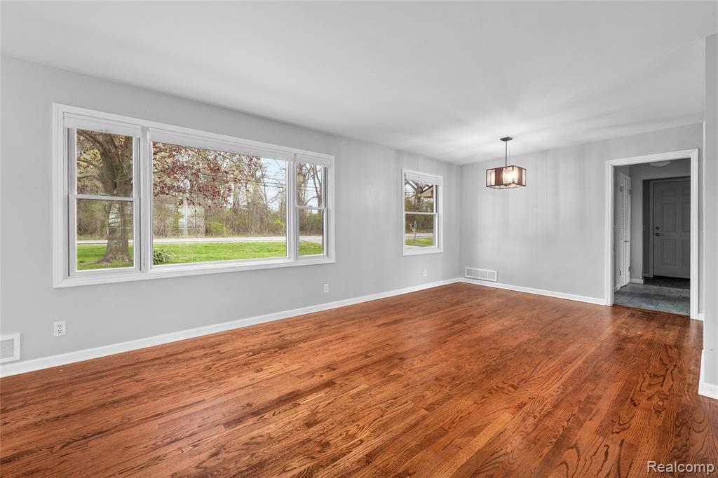 235 INDIANWOOD Road, Lake Orion, MI 48362 — Photo 8