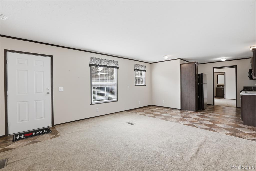 807 Swan Street, Rochester Hills, MI 48309 — Photo 2